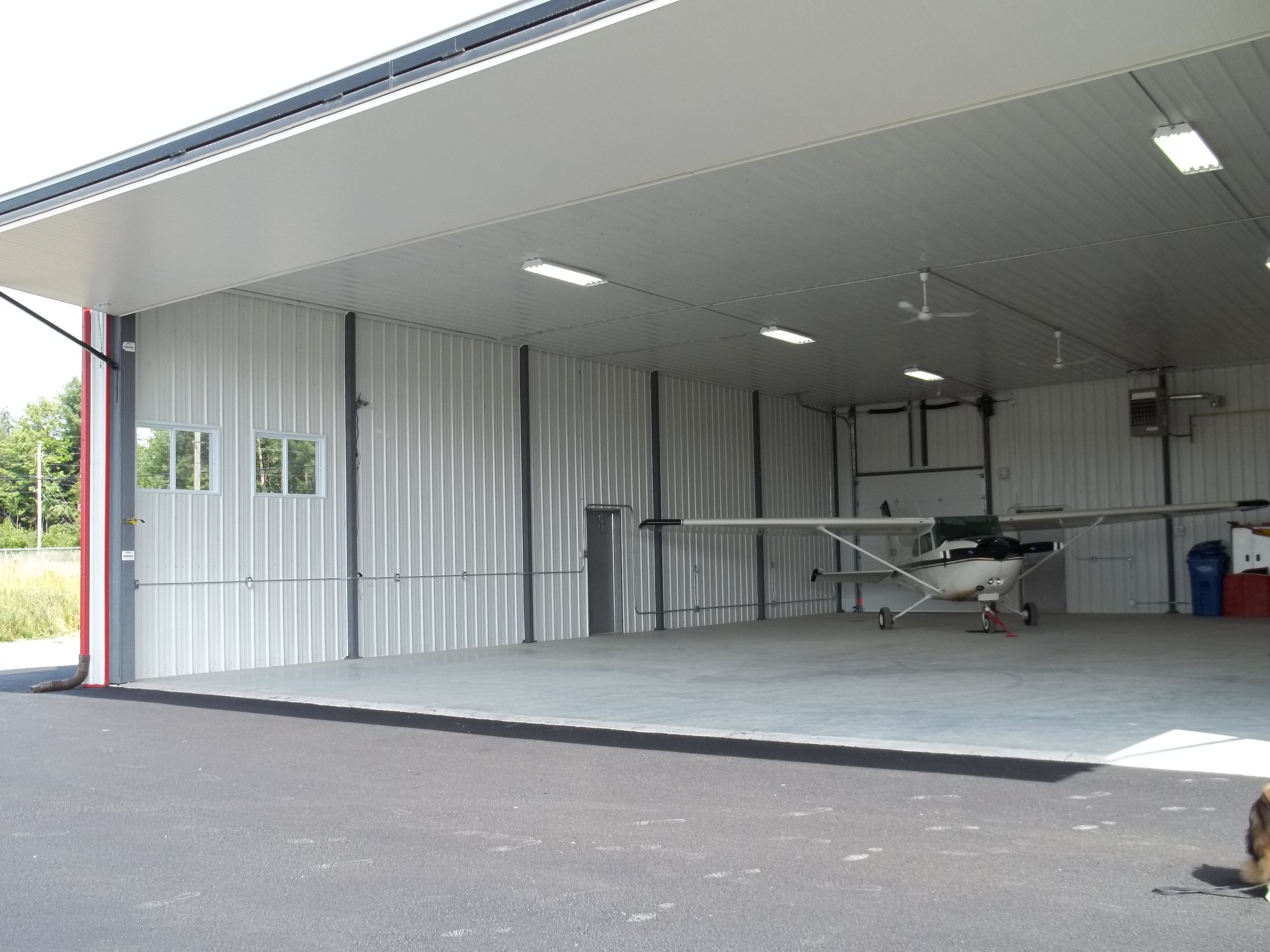 Hangar - Espace pour avion à l’aéroport de Lachute