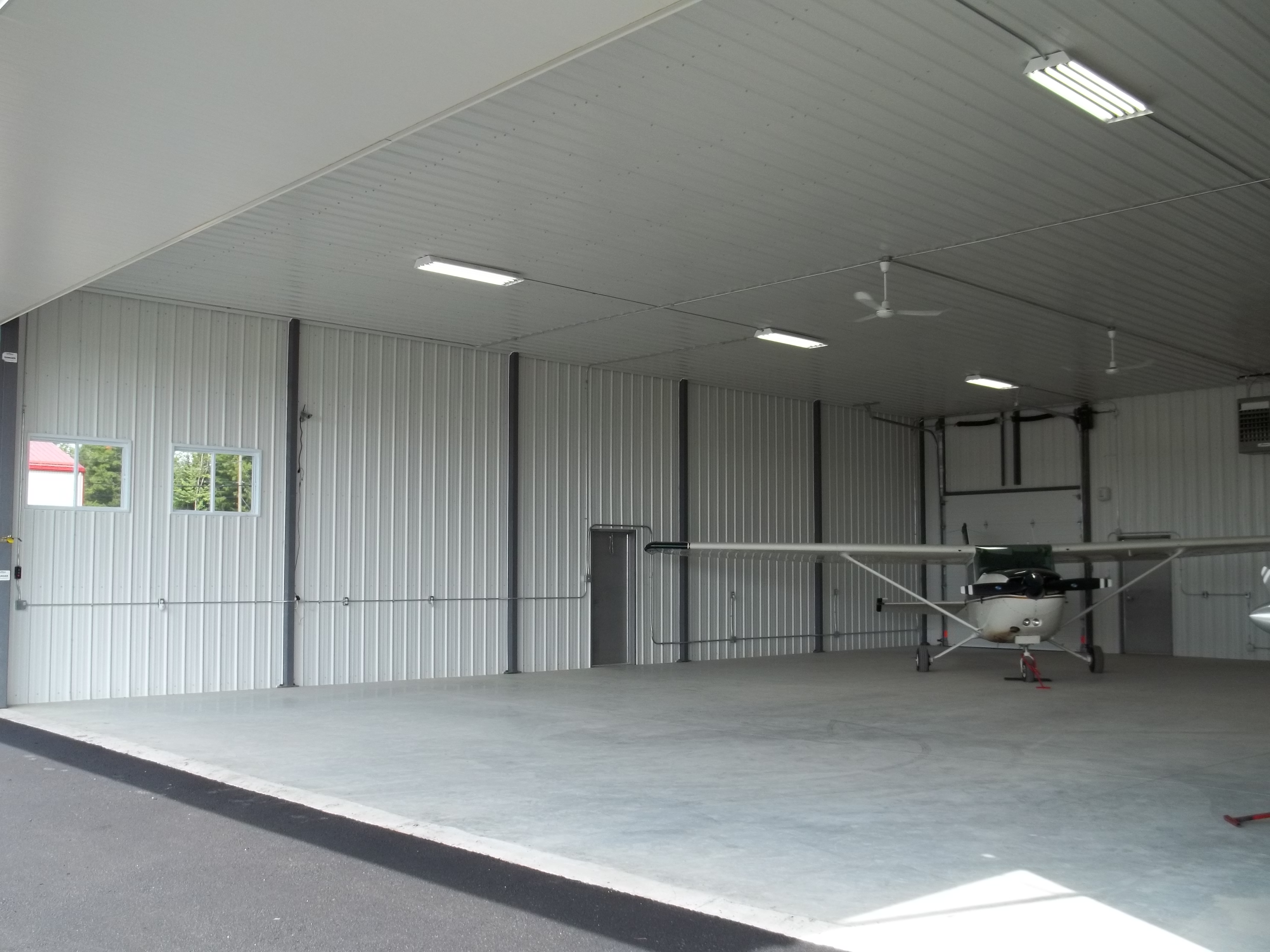 Hangar - Espace pour avion à l’aéroport de Lachute